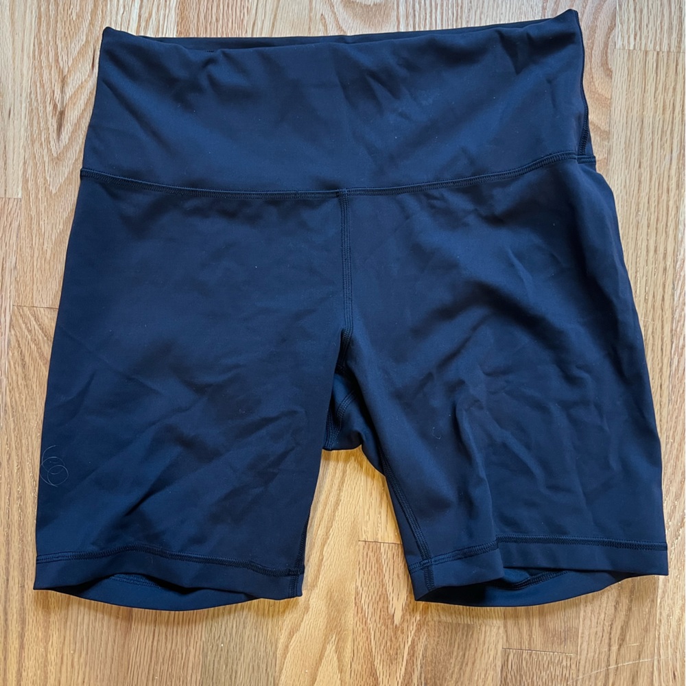 Lululemon Wunder train short 8 inch black size 12